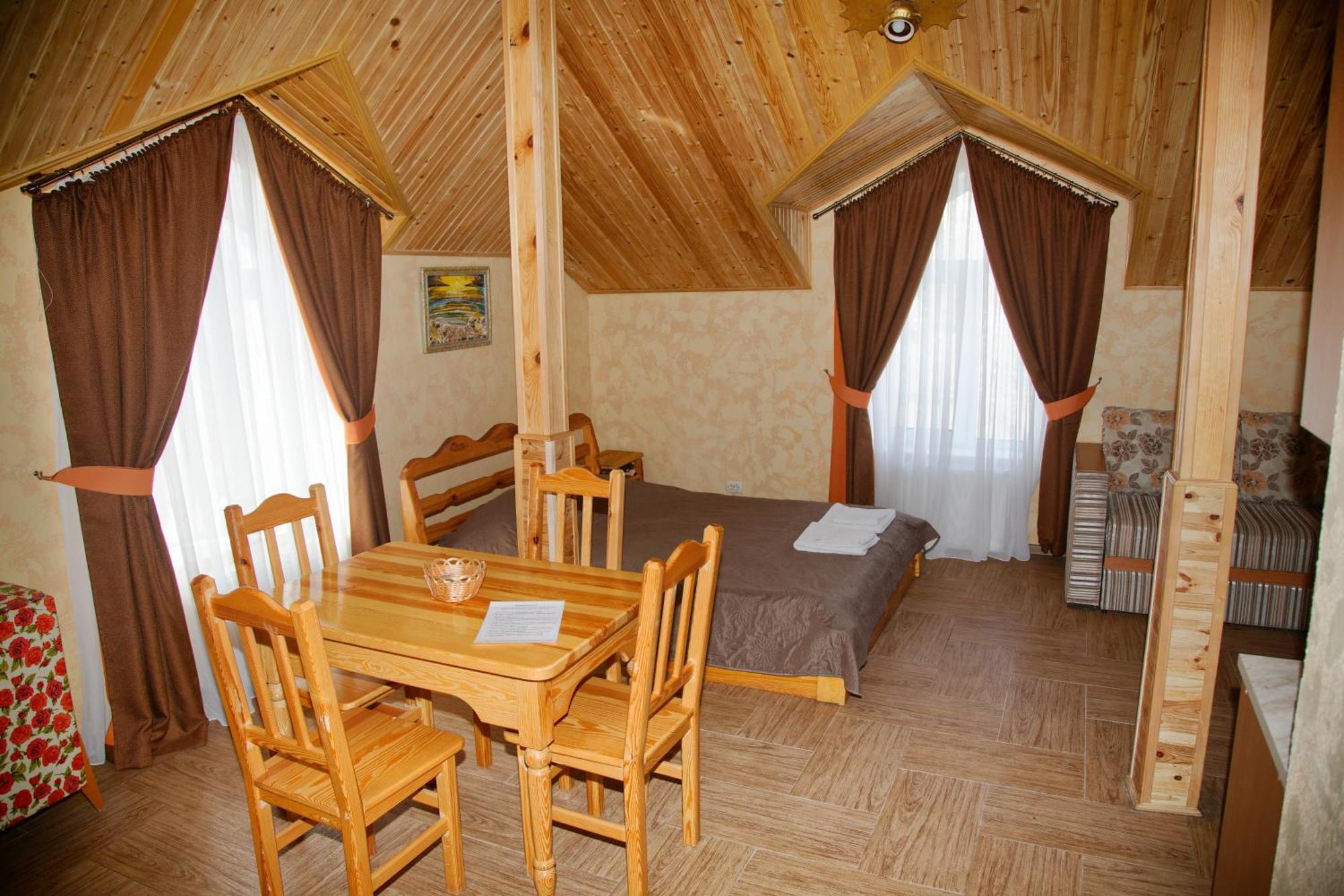 Mini-Hotel Yandrusi カームヤネツィ・ポジーリシクィイ エクステリア 写真